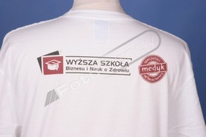 Odzież reklamowa z nadrukiem w marketingu uczelni